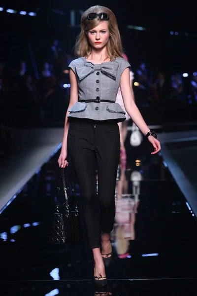 Look 12